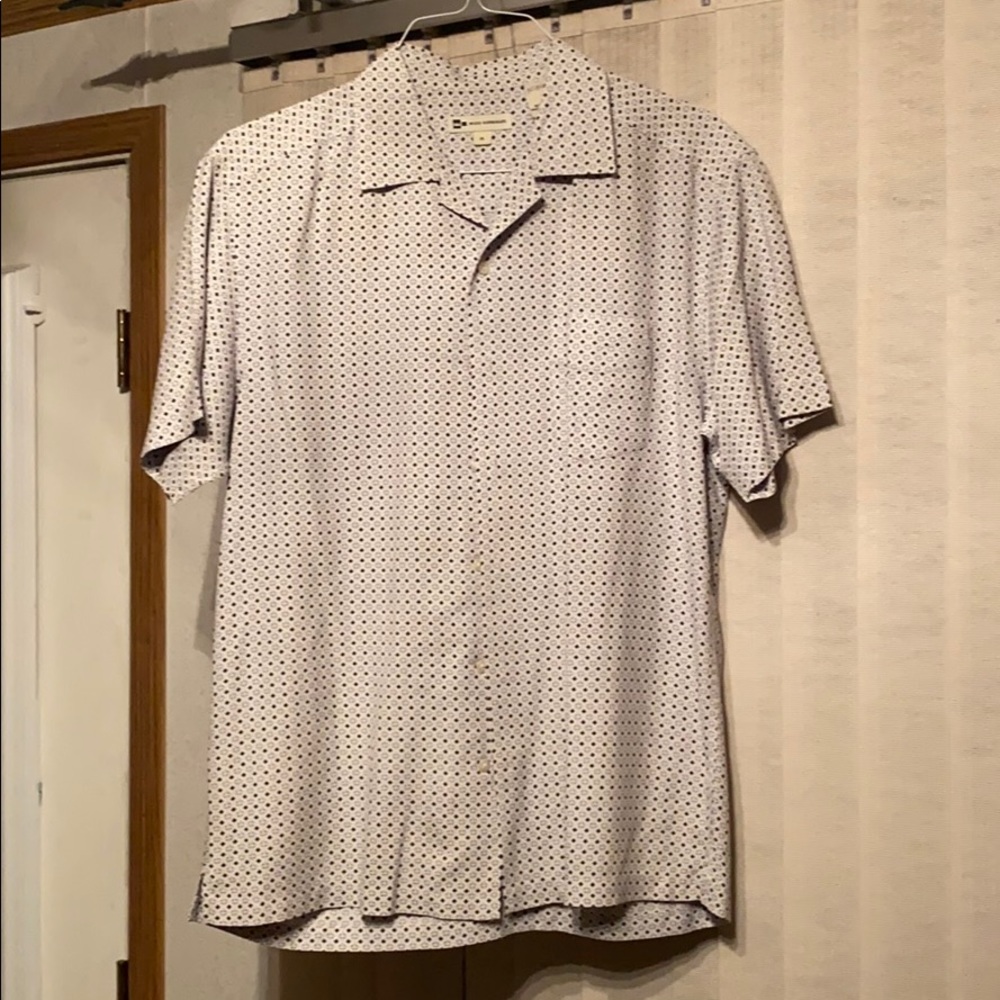Blue and white short sleeve button down 💯 Silk
